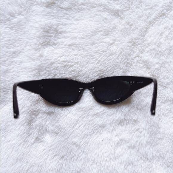 Faye Mirrored Red with Black Rim Sunglasses - Picture 11 of 14